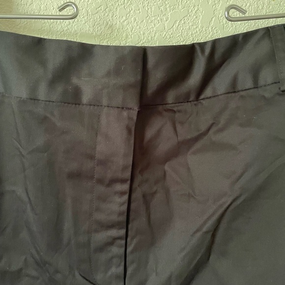 Women’s Danielle Bernstein cuffed shorts - Picture 2 of 5